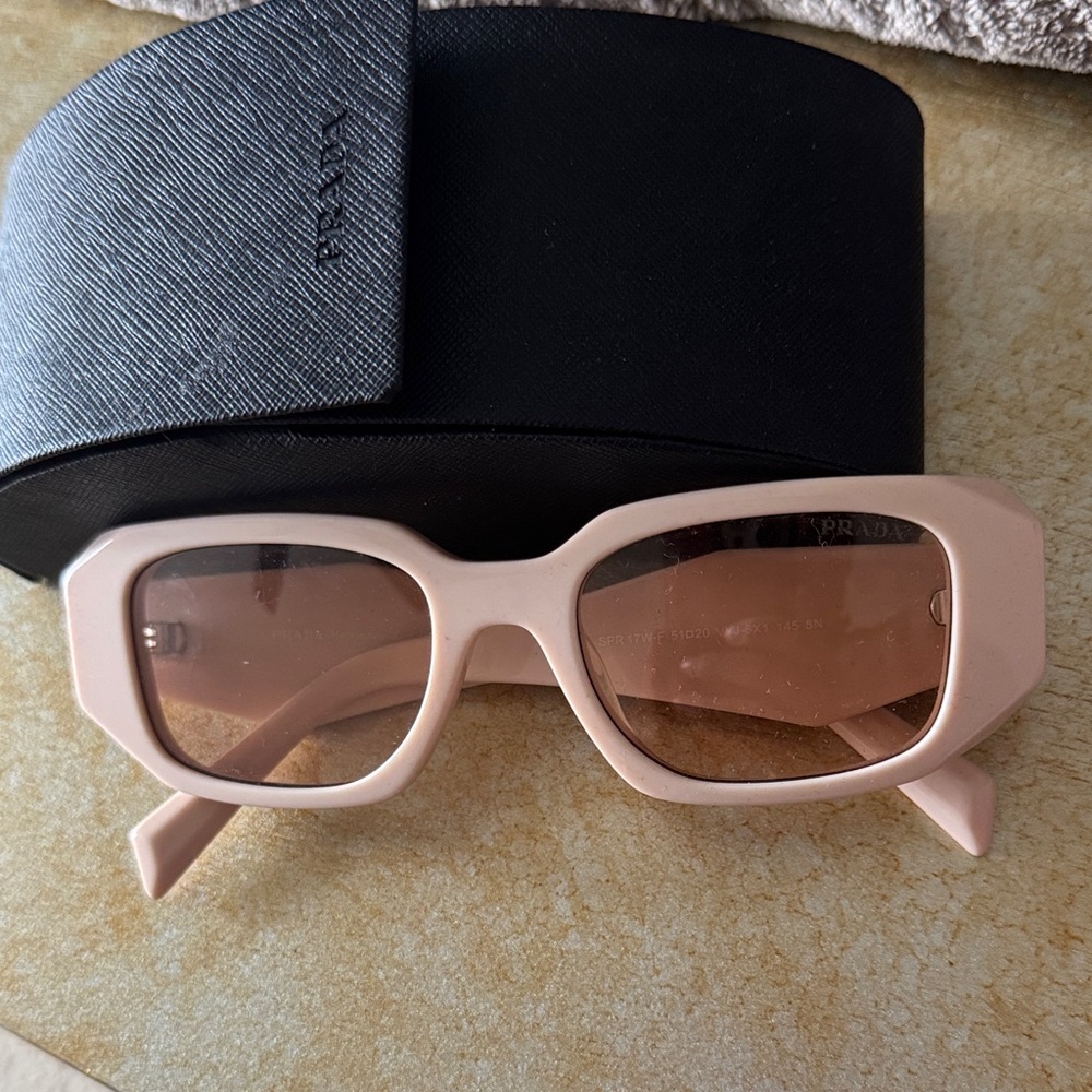 Sunglasses Prada style